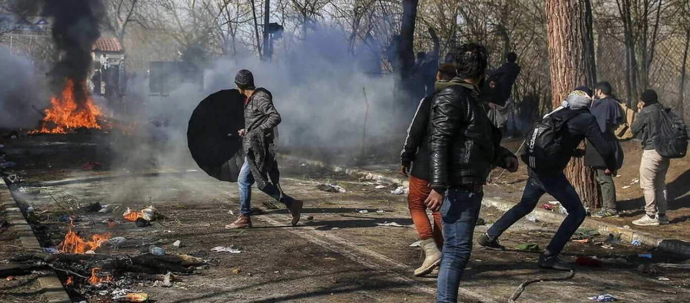 Νέο βίντεο από τις Καστανιές: Χιλιάδες αλλοδαποί πολιορκούν τη μεθόριο